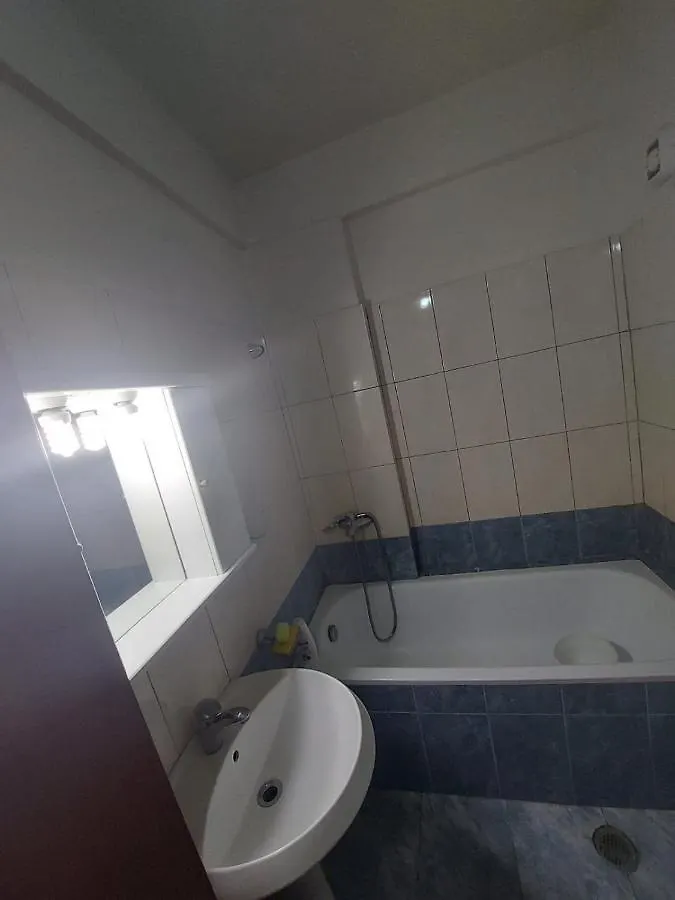Skerdi'S Apartament ساراندا شقة
